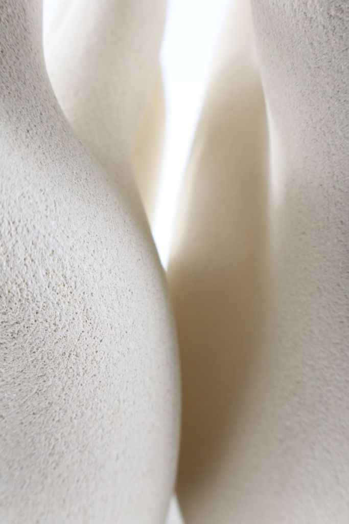 Arbre vivant sculpture céramique duo tendresse dialogue formes dansantes Gaëlle Monnerie